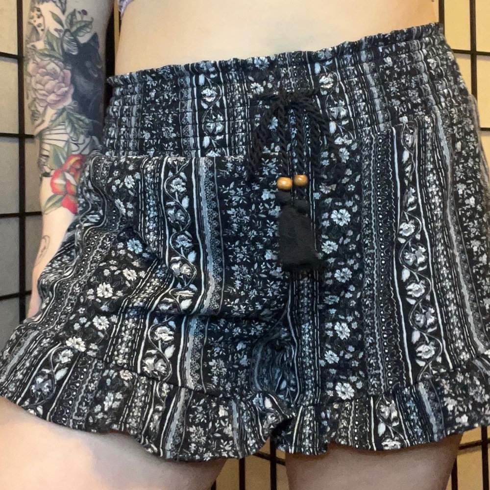 Boho Flowy Shorts - Picture 2 of 4